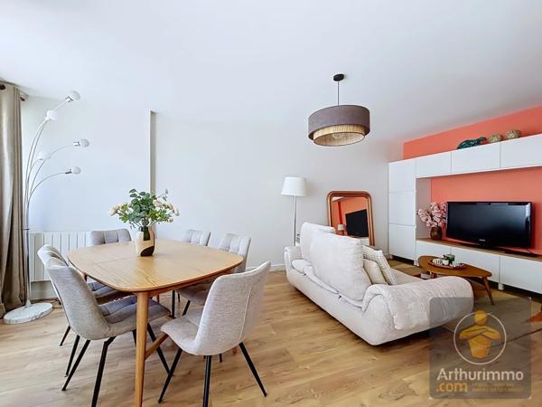 Vente                                                      Appartement
                        
                     2 pièces                      51 m2                     à Yerres