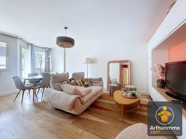 Vente                                                      Appartement
                        
                     2 pièces                      51 m2                     à Yerres
