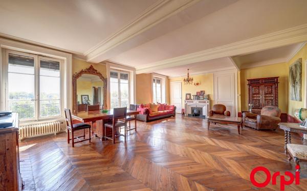 Appartement à vendre    4 pièces • 150,25 m2 Lyon 6
