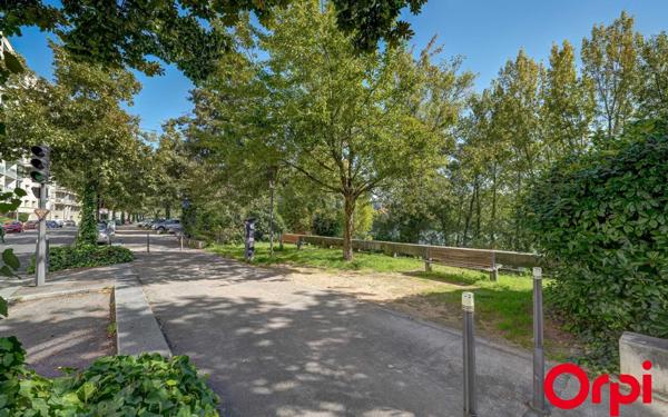 Appartement à vendre    4 pièces • 150,25 m2 Lyon 6