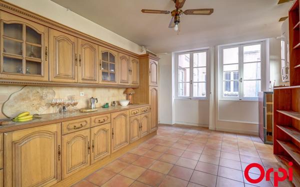 Appartement à vendre    4 pièces • 150,25 m2 Lyon 6