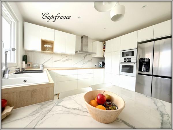 Magnifique maison contemporaine à vendre 7 pièces.