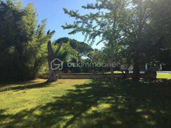 Terrain de 734 m²