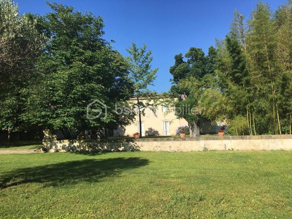 Terrain de 734 m²