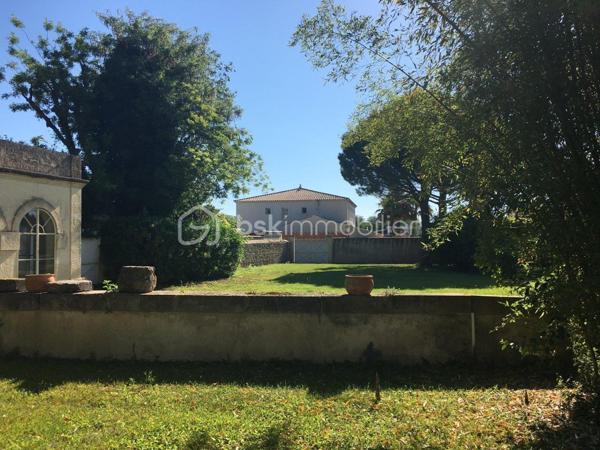 Terrain de 734 m²
