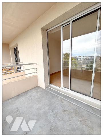Studio de 19.87 m² avec balcon et place de stationnement sécurisé sur la copropriété 