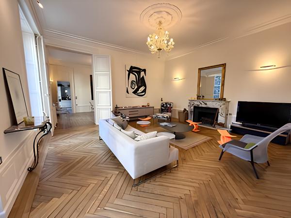 RARE -HOTEL PARTICULIER