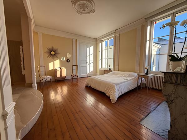 RARE -HOTEL PARTICULIER
