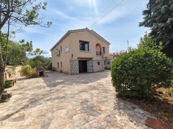 Maison traditionnelle T4 de 103 m² sur environ 1300 m²-Vue dégagée- Dépendance de 100 m²