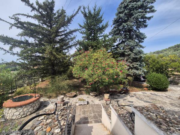 Maison traditionnelle T4 de 103 m² sur environ 1300 m²-Vue dégagée- Dépendance de 100 m²