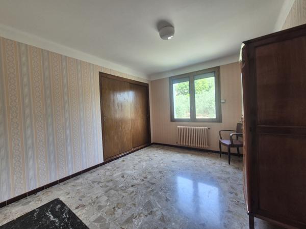 Maison traditionnelle T4 de 103 m² sur environ 1300 m²-Vue dégagée- Dépendance de 100 m²