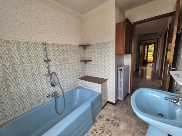 Maison traditionnelle T4 de 103 m² sur environ 1300 m²-Vue dégagée- Dépendance de 100 m²