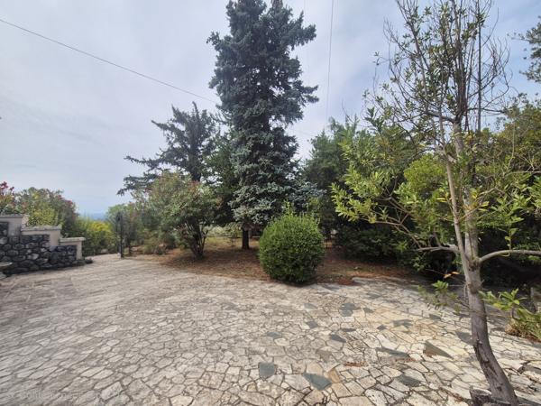 Maison traditionnelle T4 de 103 m² sur environ 1300 m²-Vue dégagée- Dépendance de 100 m²