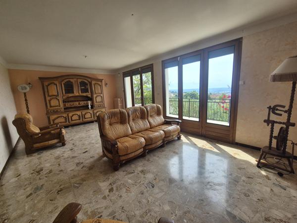 Maison traditionnelle T4 de 103 m² sur environ 1300 m²-Vue dégagée- Dépendance de 100 m²