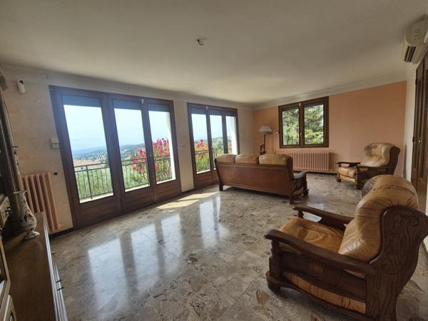 Maison traditionnelle T4 de 103 m² sur environ 1300 m²-Vue dégagée- Dépendance de 100 m²