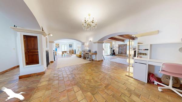 Maison à vendre |                                       Marseille 13 |                                        5 pièces  |  220 m²