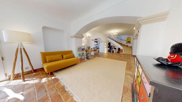 Maison à vendre |                                       Marseille 13 |                                        5 pièces  |  220 m²