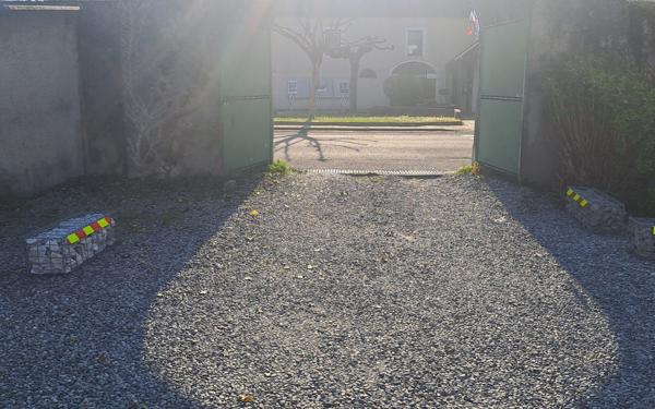 Immeuble à vendre    16 pièces • 500 m2 Boeil-Bezing