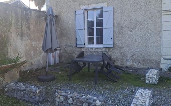 Immeuble à vendre    16 pièces • 500 m2 Boeil-Bezing