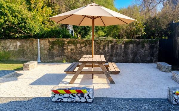 Immeuble à vendre    16 pièces • 500 m2 Boeil-Bezing