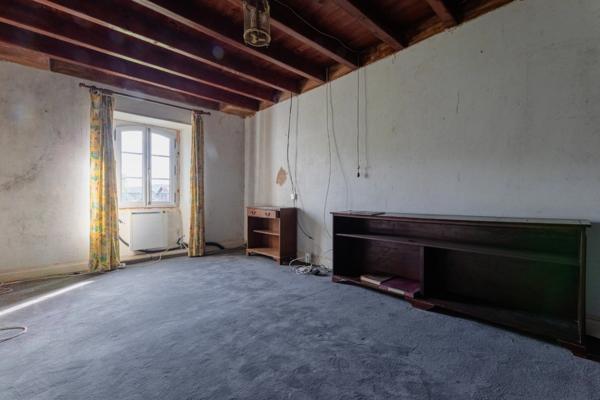 Maubourguet (65) - À vendre Maison de maître de 265 m² + terrain constructible et dépendances au calme.