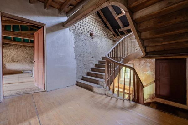 Maubourguet (65) - À vendre Maison de maître de 265 m² + terrain constructible et dépendances au calme.