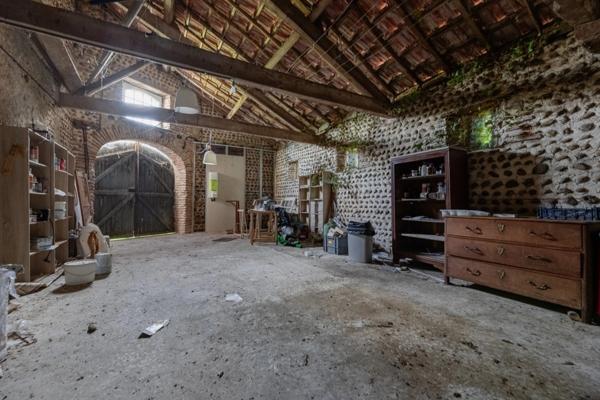 Maubourguet (65) - À vendre Maison de maître de 265 m² + terrain constructible et dépendances au calme.