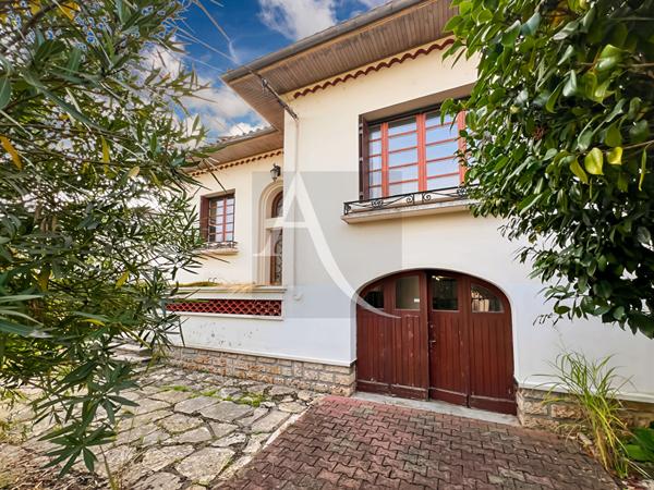 EXCLUSIVITE L'ADRESSE Charmante maison de ville avec jardin au bord du Lot