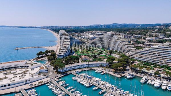 Marina Baie des Anges, studio rénové avec terrasse