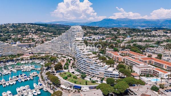 Marina Baie des Anges, studio rénové avec terrasse