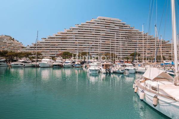 Marina Baie des Anges, studio rénové avec terrasse