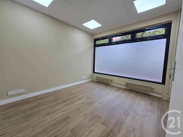 à vendre  84,60 m 2   ST MAUR DES FOSSES  - 94