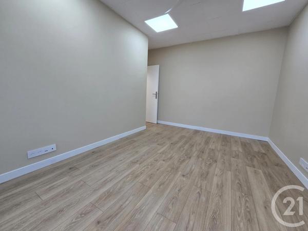à vendre  84,60 m 2   ST MAUR DES FOSSES  - 94