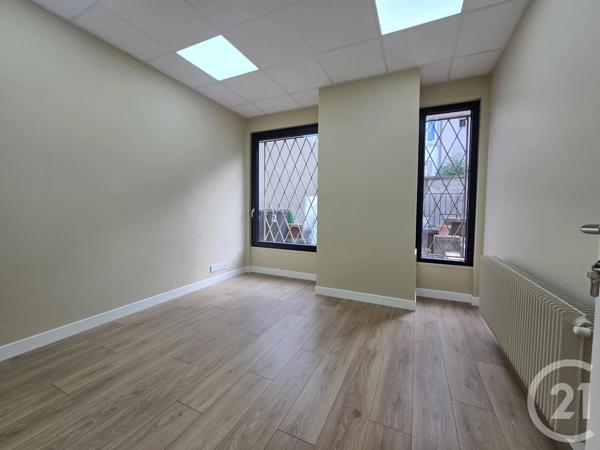 à vendre  84,60 m 2   ST MAUR DES FOSSES  - 94