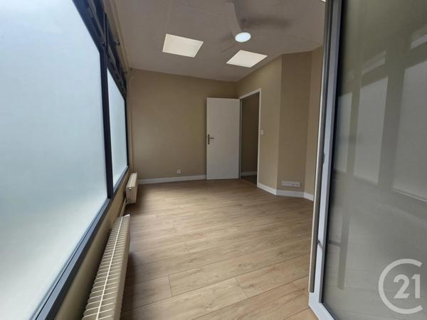 à vendre  84,60 m 2   ST MAUR DES FOSSES  - 94