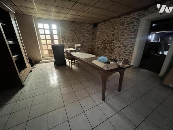 bâtiment en pierres