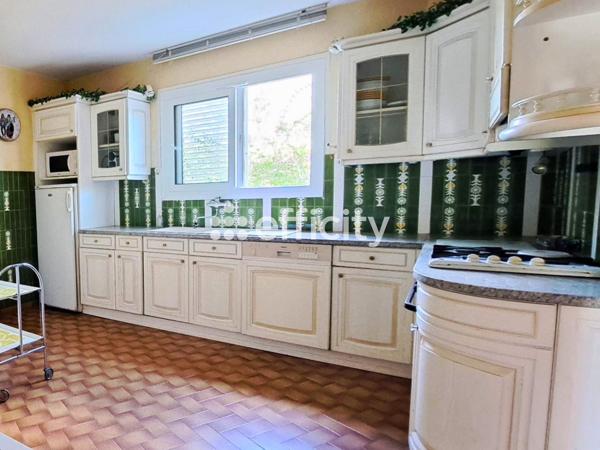 Maison
         9 pièces
        - 180 m² 390 000 € *