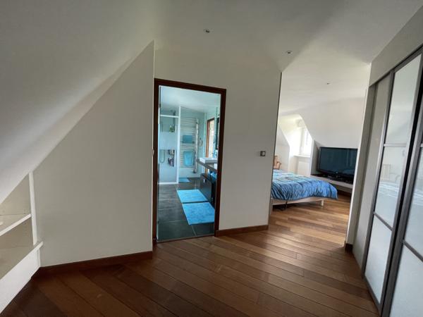 Maison 7 pièce(s) 4 chambre(s) 213 m²