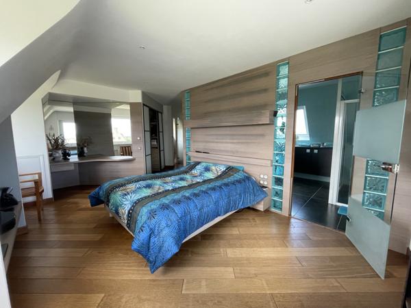 Maison 7 pièce(s) 4 chambre(s) 213 m²