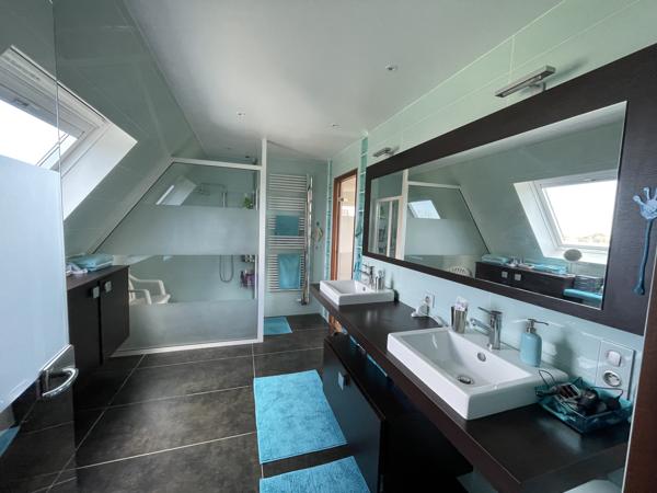 Maison 7 pièce(s) 4 chambre(s) 213 m²