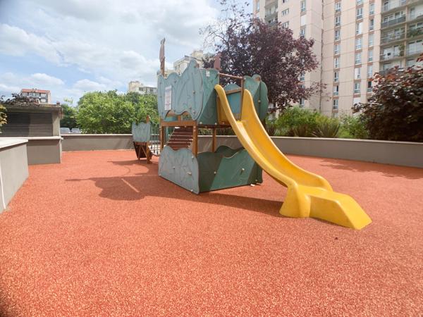 Asnières-sur-Seine (92600) Grand 4 Pièces dans une copropriété verdoyante et sécurisée