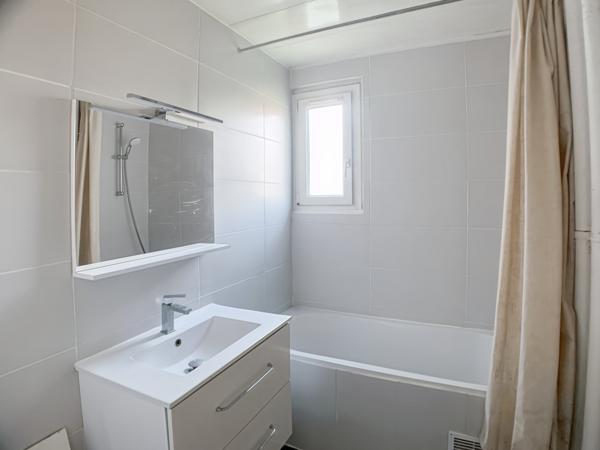 Asnières-sur-Seine (92600) Grand 4 Pièces dans une copropriété verdoyante et sécurisée