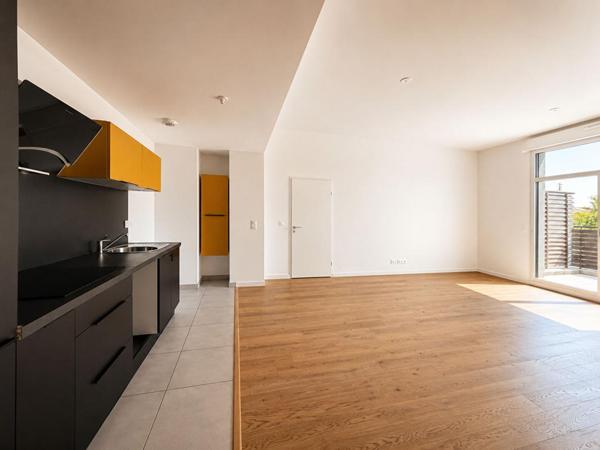 APPARTEMENT T3 AVEC BALCON RECENT HYPER CENTRE PESSAC