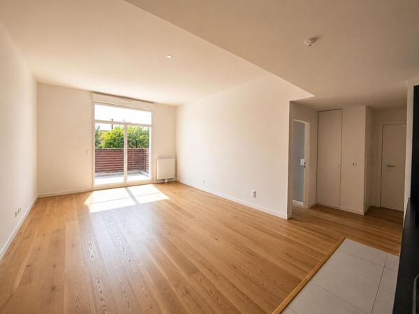 APPARTEMENT T3 AVEC BALCON RECENT HYPER CENTRE PESSAC