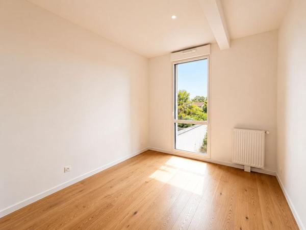 APPARTEMENT T3 AVEC BALCON RECENT HYPER CENTRE PESSAC