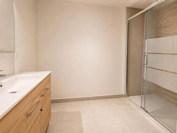 APPARTEMENT T3 AVEC BALCON RECENT HYPER CENTRE PESSAC