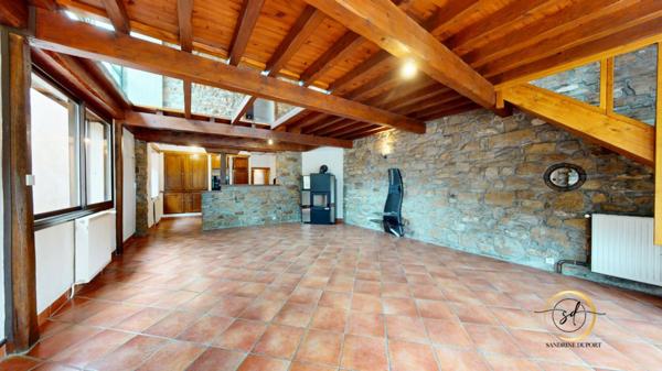 Ensemble immobilier à fort potentiel - 3 habitations + dépendance sur terrain arboré