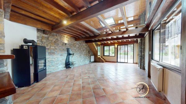 Ensemble immobilier à fort potentiel - 3 habitations + dépendance sur terrain arboré