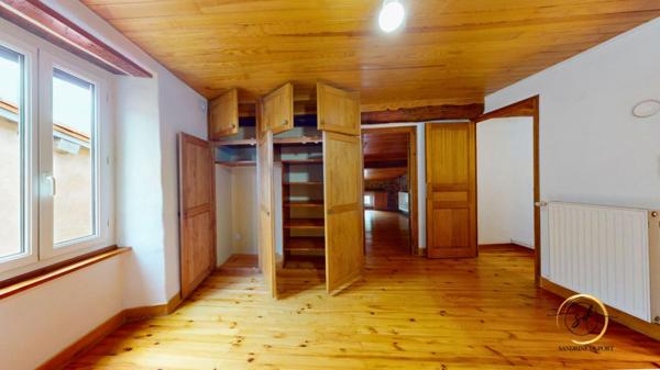 Ensemble immobilier à fort potentiel - 3 habitations + dépendance sur terrain arboré