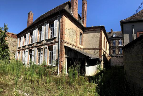 Beau presbytère à aménager en logements